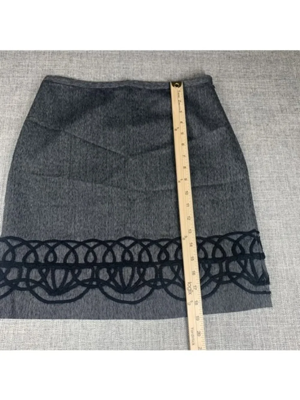 Ann Taylor Loft Skirt Women’s Size 2 Gray & Black Appliqué Career Dressy